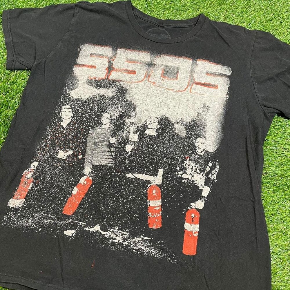 5 seconds of summer 2010's graphic band tee - Picture 3 of 6